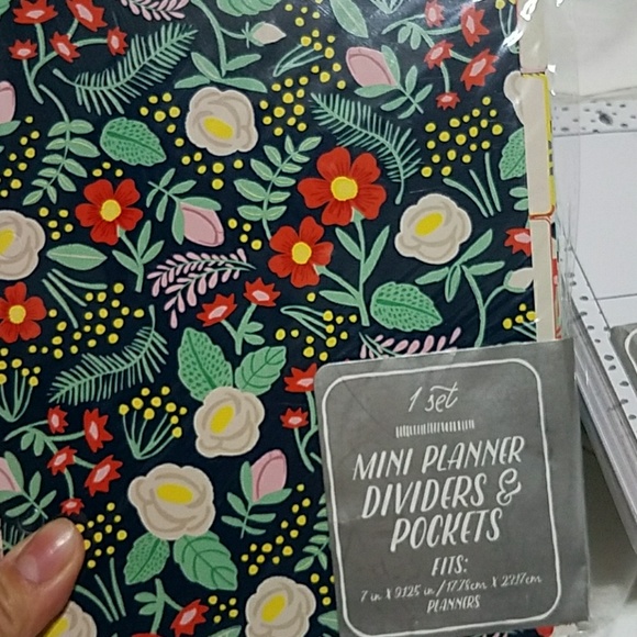 NEW!!! Mini Binder & Accessories - Picture 2 of 5